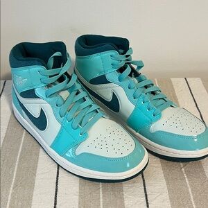 Nike Air Jordan 1 SE Mid Bleached Turquoise